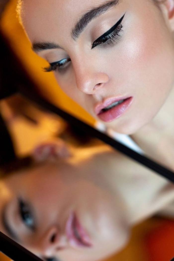 Découvrez la formation de maquillage de Laurie Feligioni - De la beauté à la mode pour devenir maquilleuse professionnelle