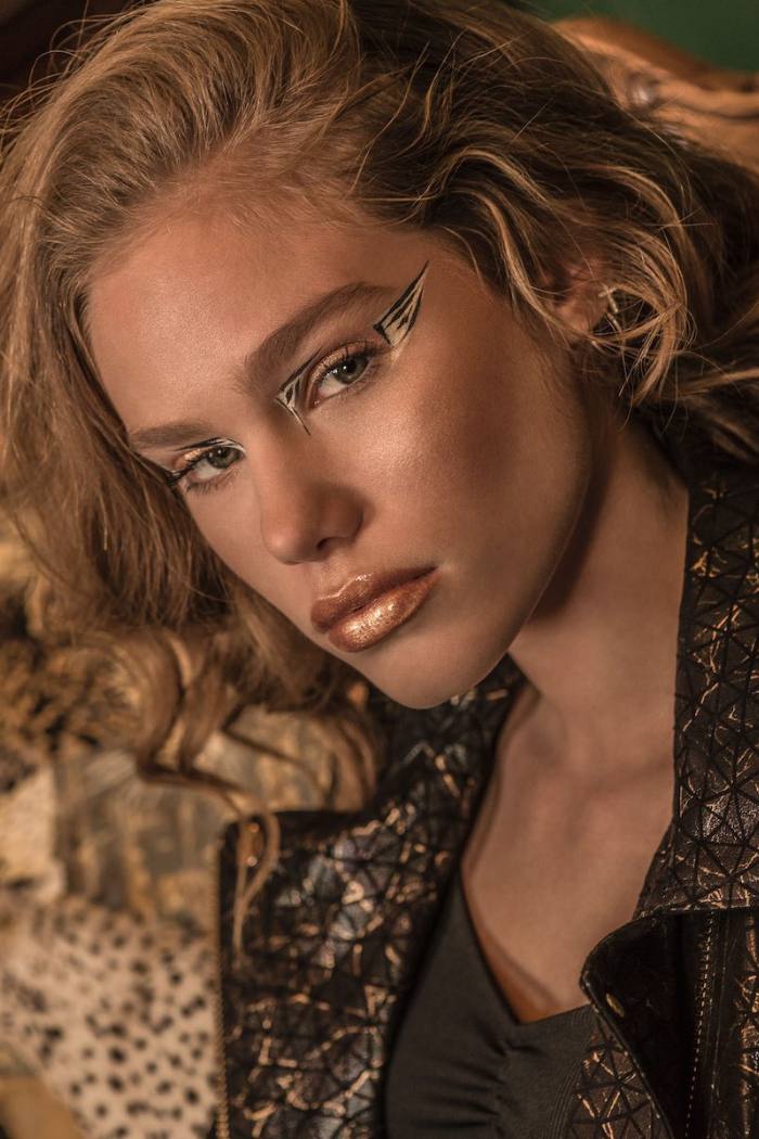 Maîtrisez le maquillage avec la formation en ligne de Laurie Feligioni - Cours de make up en ligne pour tous niveaux.
