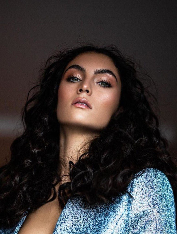 Laurie Feligioni enseigne les techniques de maquilleuse professionnelle dans le module beauté - Cours en ligne