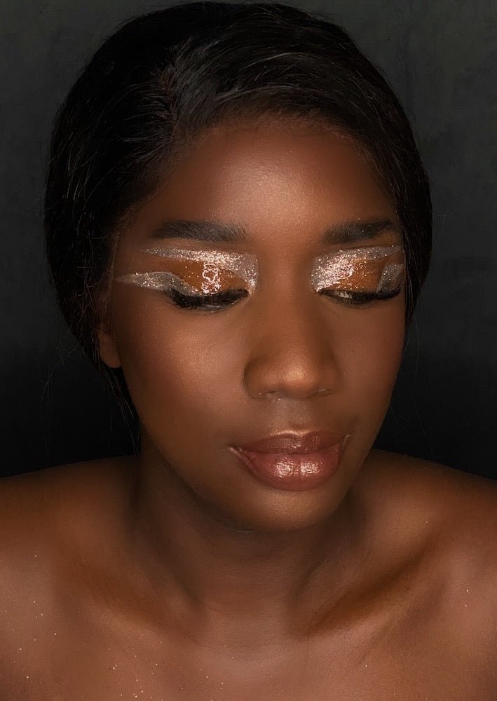 Maquillage graphique à paillettes : Techniques avancées pour un look audacieux et scintillant - Formation Laurie Feligioni